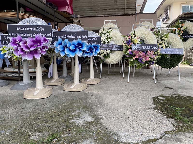 ภาพแสดงพวงหรีดแต่ละแบบ